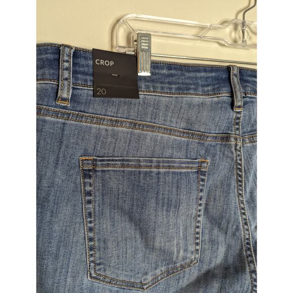 NWT Lane Bryant Distressed Floral Patch Crop Jeans - Picture 8 of 10